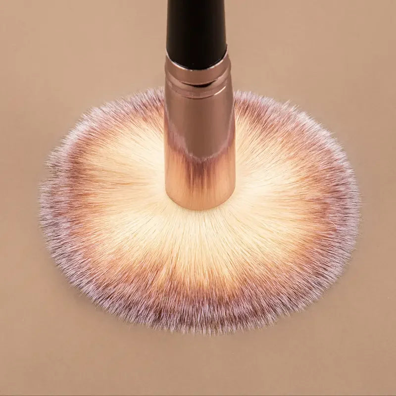 Set of 20 professional makeup brushes including eyeshadow, foundation, concealer, blush, and kabuki brushes from amzzonstore