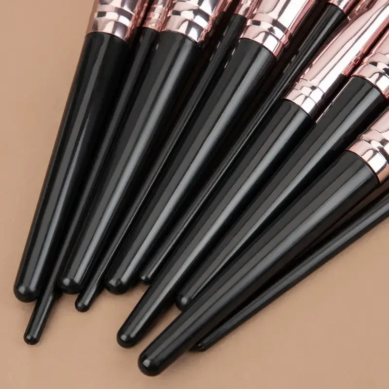 Set of 20 professional makeup brushes including eyeshadow, foundation, concealer, blush, and kabuki brushes from amzzonstore.