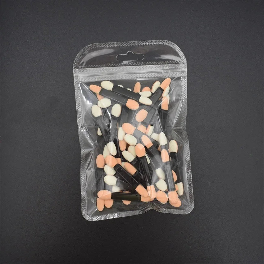 Set of 50/100 disposable dual-sided eyeshadow sponge applicators with storage container, ideal for precise makeup application.